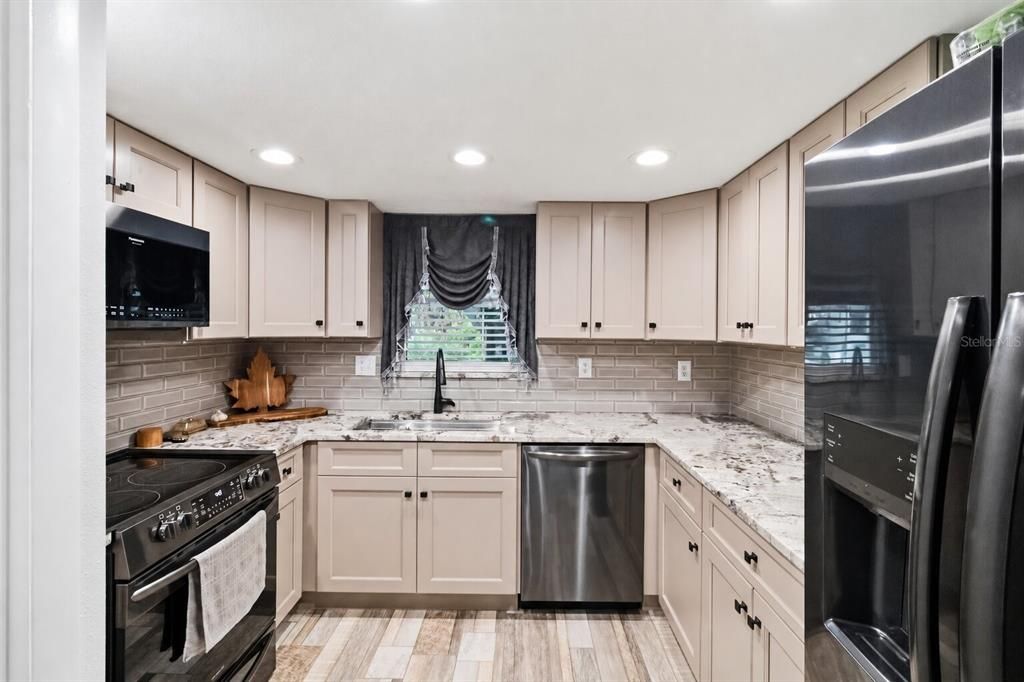 Active With Contract: $150,000 (2 beds, 2 baths, 1090 Square Feet)