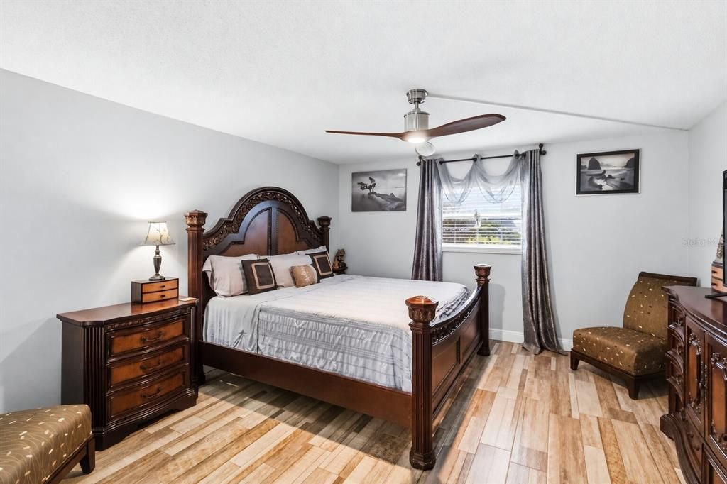 Active With Contract: $150,000 (2 beds, 2 baths, 1090 Square Feet)