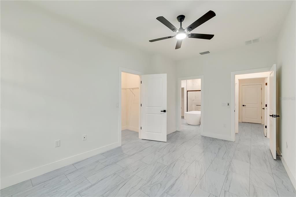 En Venta: $279,000 (4 camas, 3 baños, 1867 Pies cuadrados)