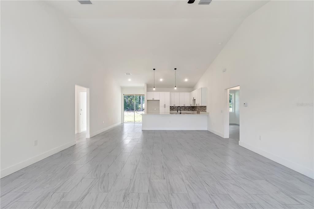 En Venta: $279,000 (4 camas, 3 baños, 1867 Pies cuadrados)
