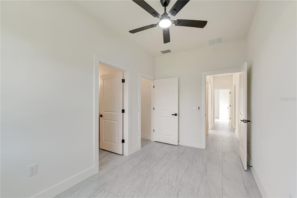 En Venta: $279,000 (4 camas, 3 baños, 1867 Pies cuadrados)