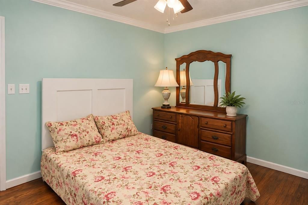 For Sale: $300,000 (4 beds, 2 baths, 1499 Square Feet)