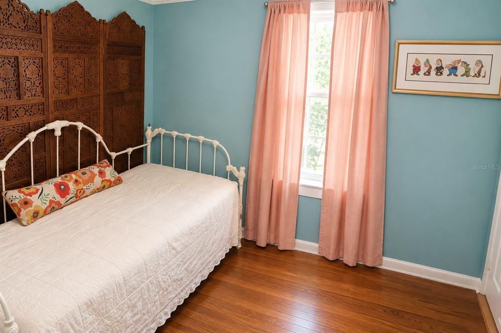 For Sale: $300,000 (4 beds, 2 baths, 1499 Square Feet)