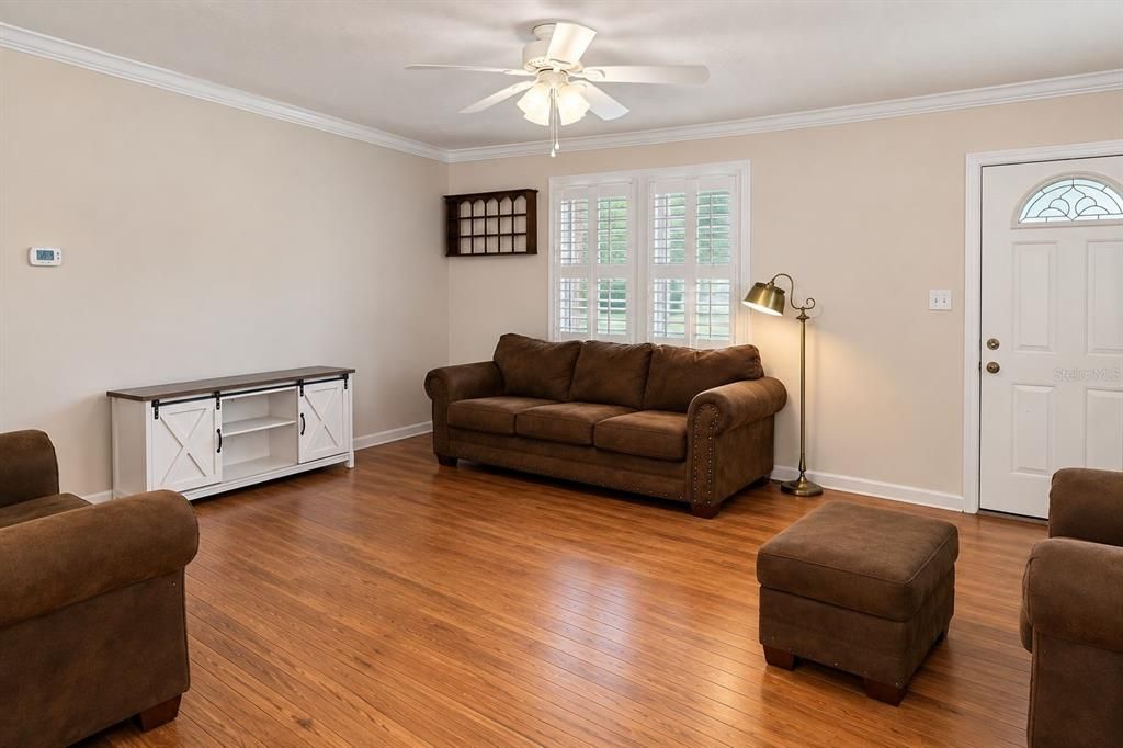 For Sale: $300,000 (4 beds, 2 baths, 1499 Square Feet)