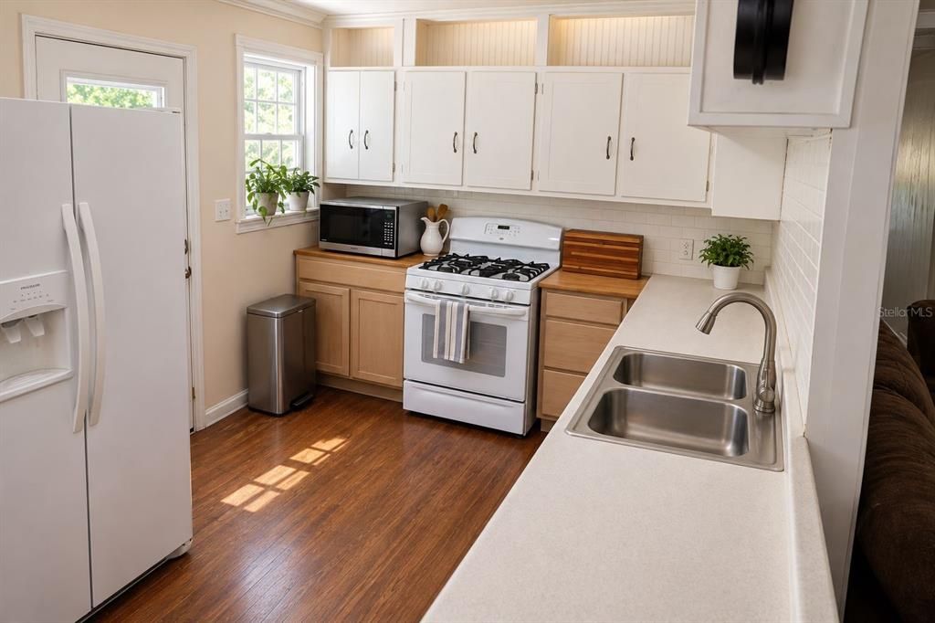 For Sale: $300,000 (4 beds, 2 baths, 1499 Square Feet)