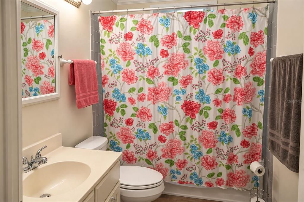 For Sale: $300,000 (4 beds, 2 baths, 1499 Square Feet)