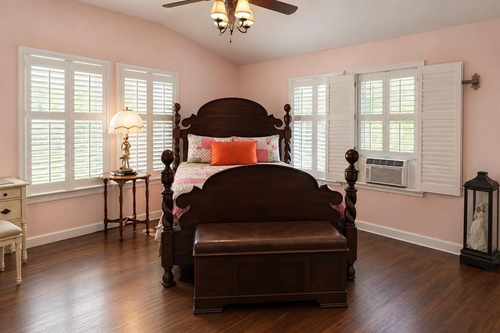 For Sale: $300,000 (4 beds, 2 baths, 1499 Square Feet)