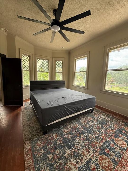 En Venta: $399,999 (4 camas, 3 baños, 4406 Pies cuadrados)