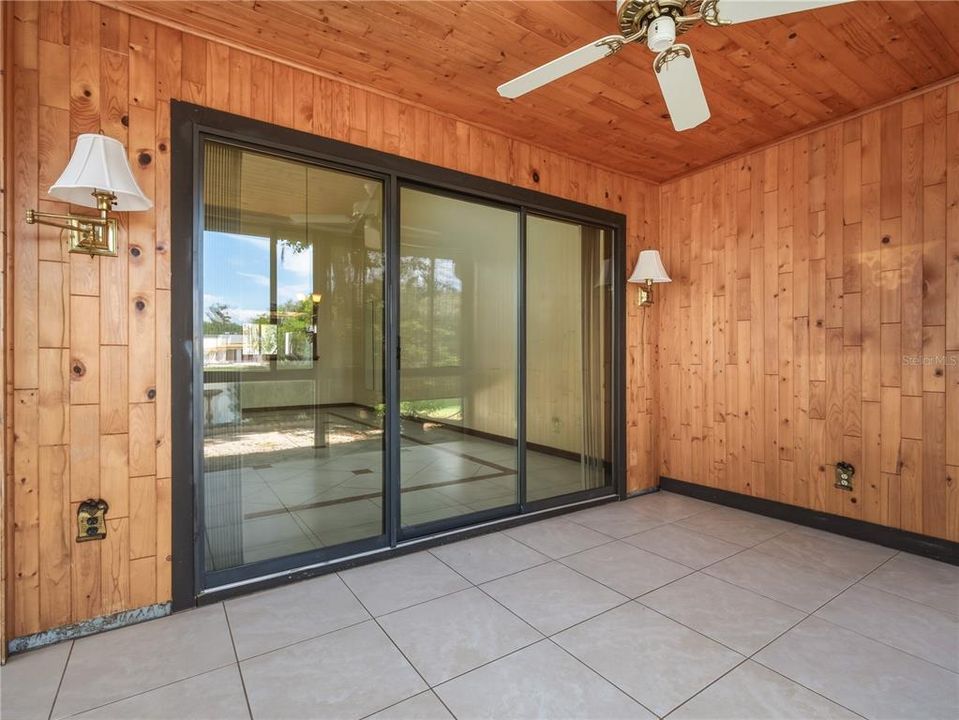 En Venta: $245,000 (2 camas, 2 baños, 1054 Pies cuadrados)