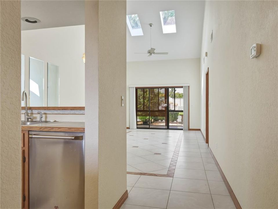 En Venta: $245,000 (2 camas, 2 baños, 1054 Pies cuadrados)