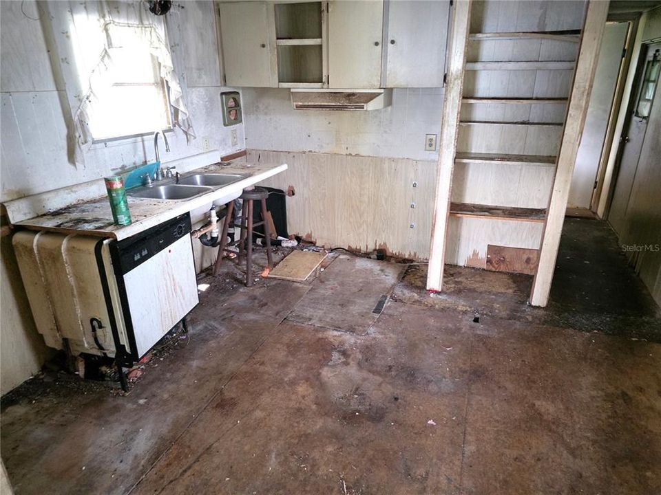 For Sale: $89,000 (2 beds, 1 baths, 708 Square Feet)