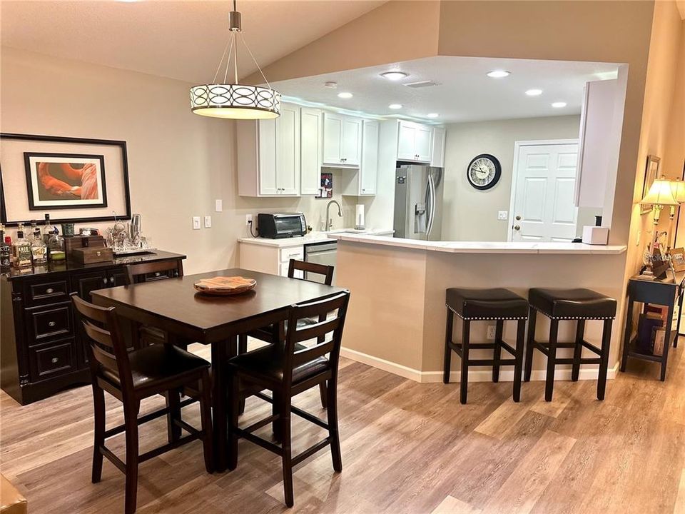 For Sale: $255,000 (2 beds, 2 baths, 1123 Square Feet)