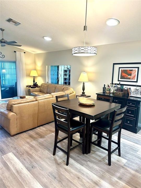 For Sale: $255,000 (2 beds, 2 baths, 1123 Square Feet)