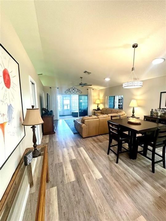 For Sale: $255,000 (2 beds, 2 baths, 1123 Square Feet)