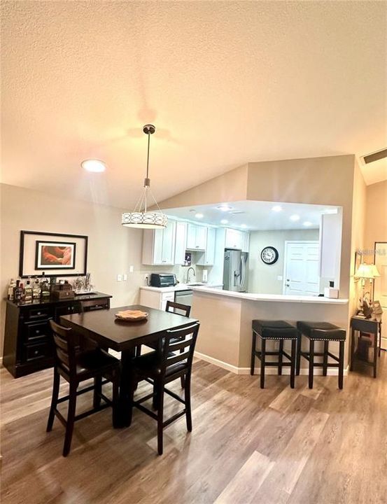 For Sale: $255,000 (2 beds, 2 baths, 1123 Square Feet)
