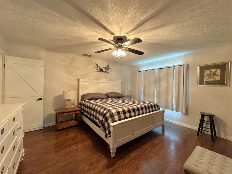 For Rent: $2,300 (3 beds, 2 baths, 1541 Square Feet)
