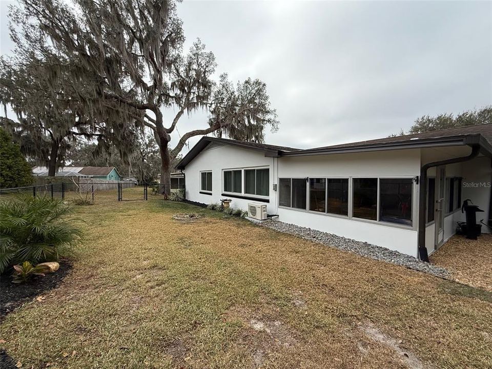 For Rent: $2,300 (3 beds, 2 baths, 1541 Square Feet)