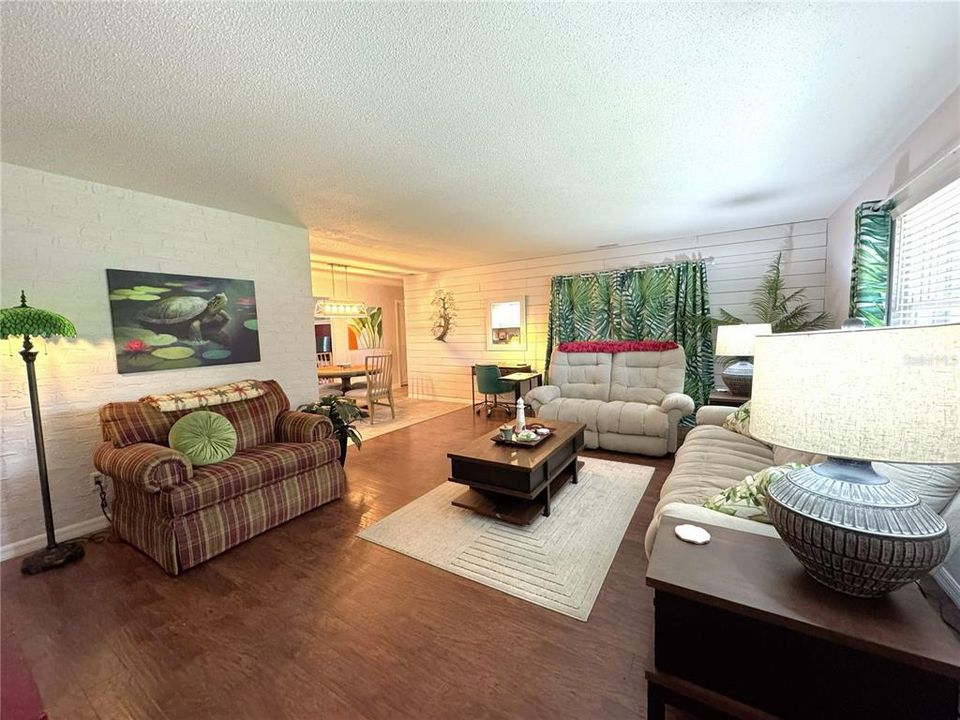 For Rent: $2,300 (3 beds, 2 baths, 1541 Square Feet)