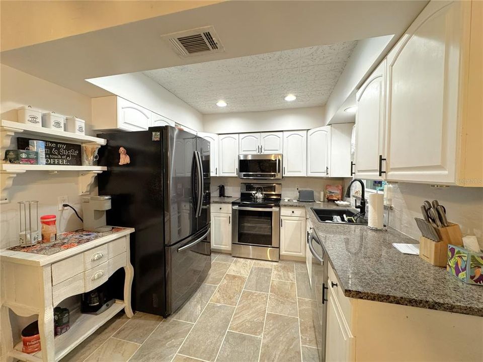 For Rent: $2,300 (3 beds, 2 baths, 1541 Square Feet)