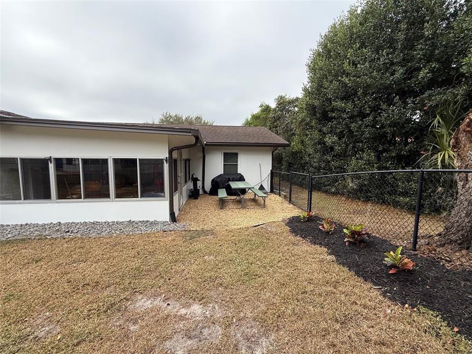 For Rent: $2,300 (3 beds, 2 baths, 1541 Square Feet)