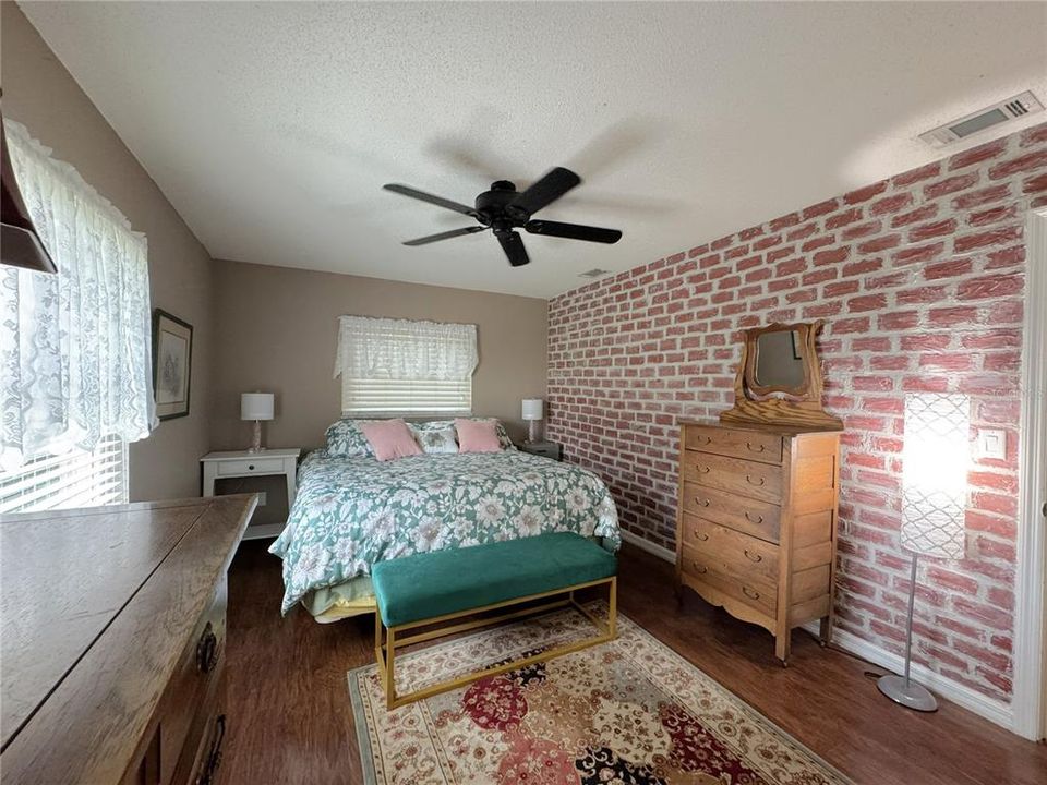 For Rent: $2,300 (3 beds, 2 baths, 1541 Square Feet)