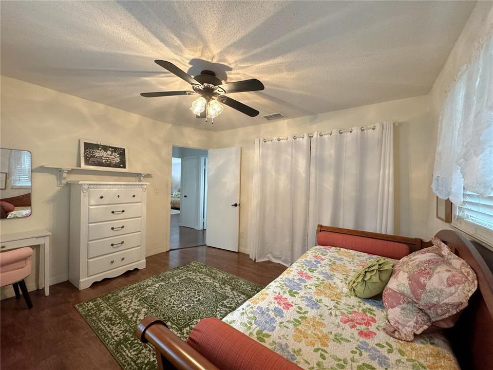 For Rent: $2,300 (3 beds, 2 baths, 1541 Square Feet)