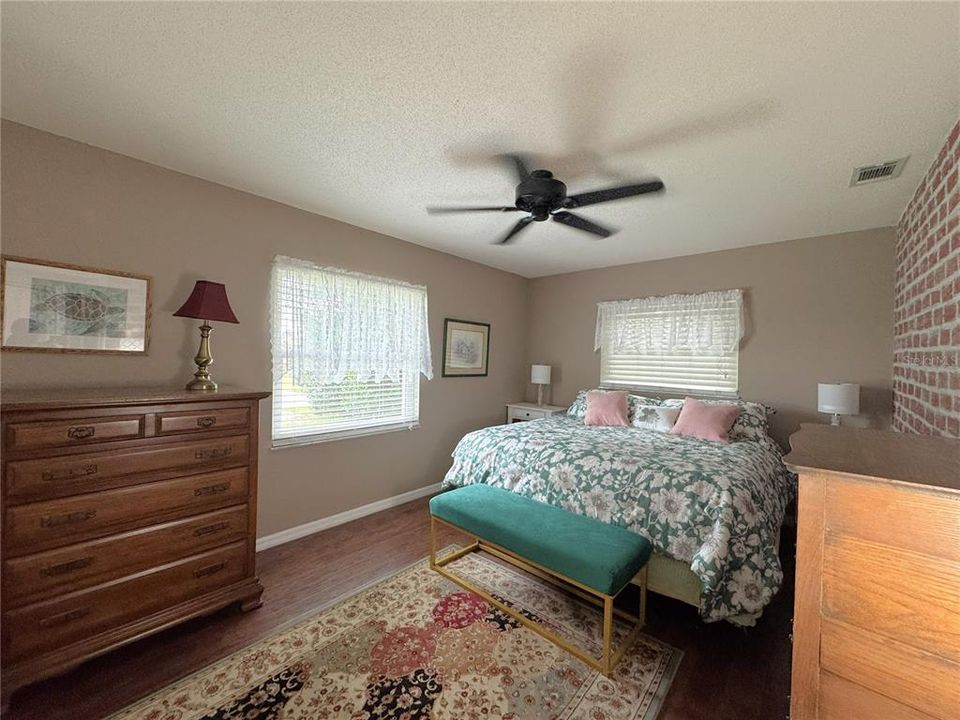 For Rent: $2,300 (3 beds, 2 baths, 1541 Square Feet)