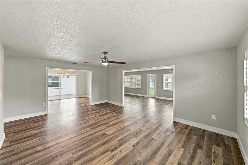 На продажу: $169,900 (2 спален, 2 ванн, 1586 Квадратных фут)