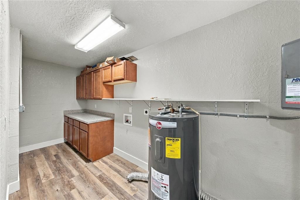 На продажу: $169,900 (2 спален, 2 ванн, 1586 Квадратных фут)