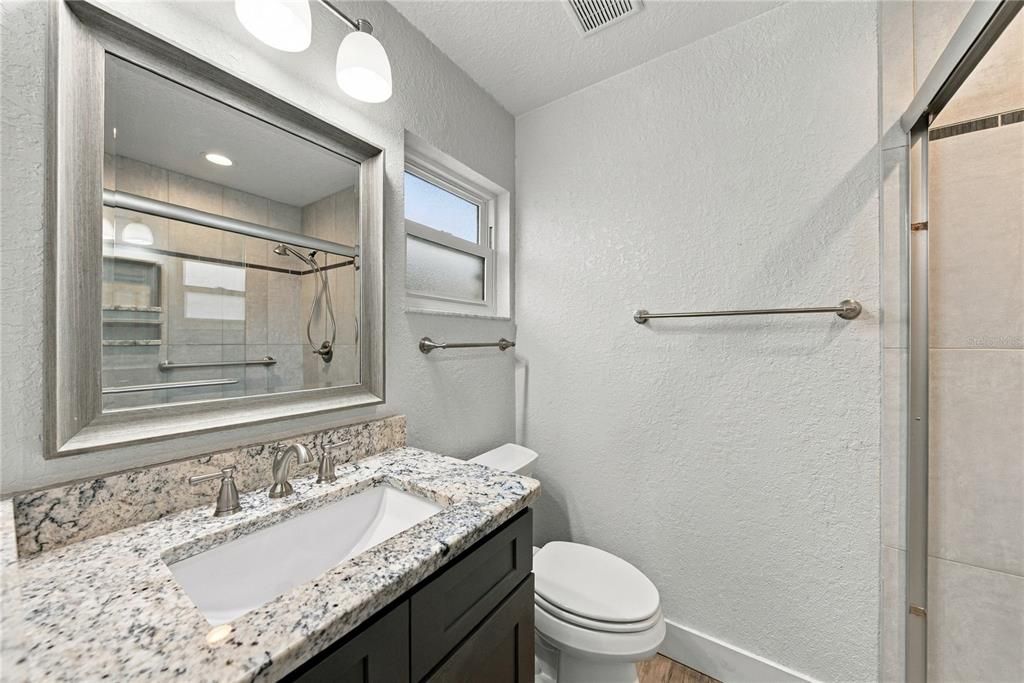 На продажу: $169,900 (2 спален, 2 ванн, 1586 Квадратных фут)
