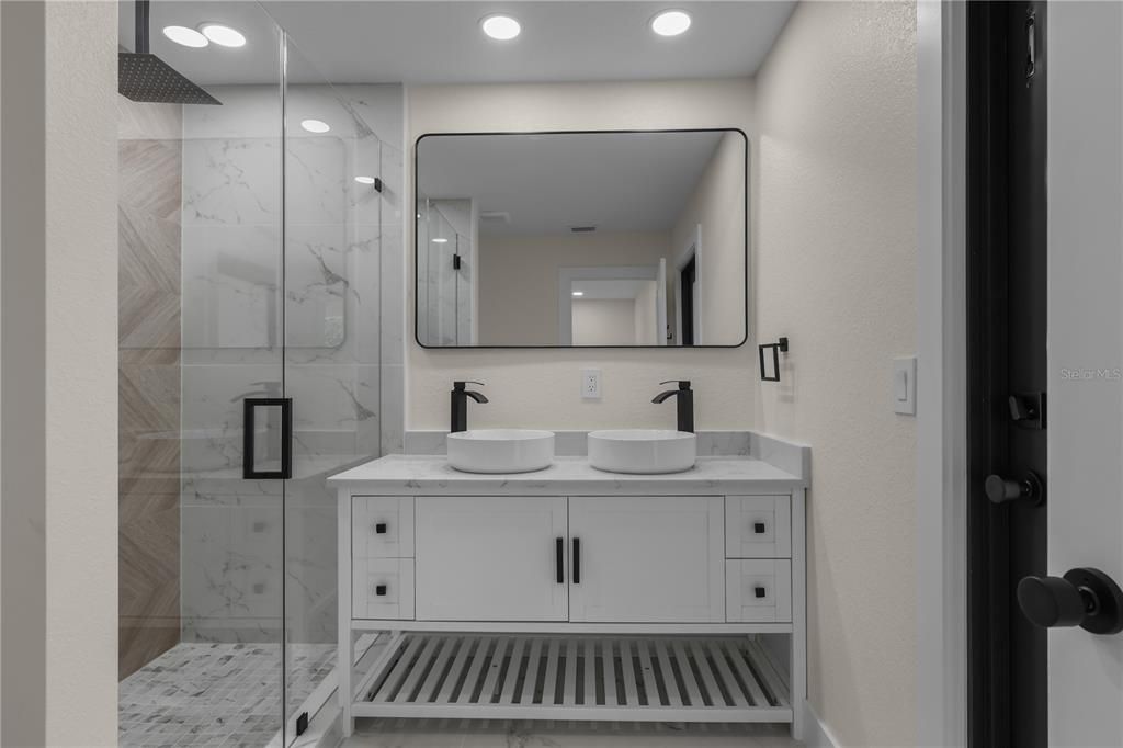 En Venta: $384,999 (4 camas, 3 baños, 1764 Pies cuadrados)