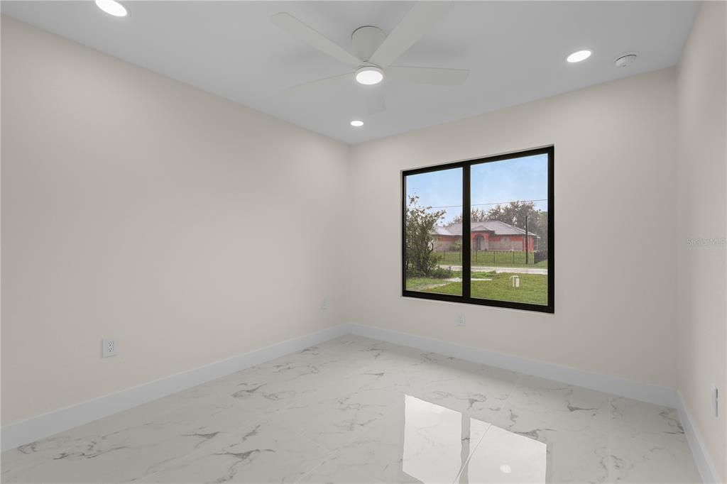 En Venta: $384,999 (4 camas, 3 baños, 1764 Pies cuadrados)