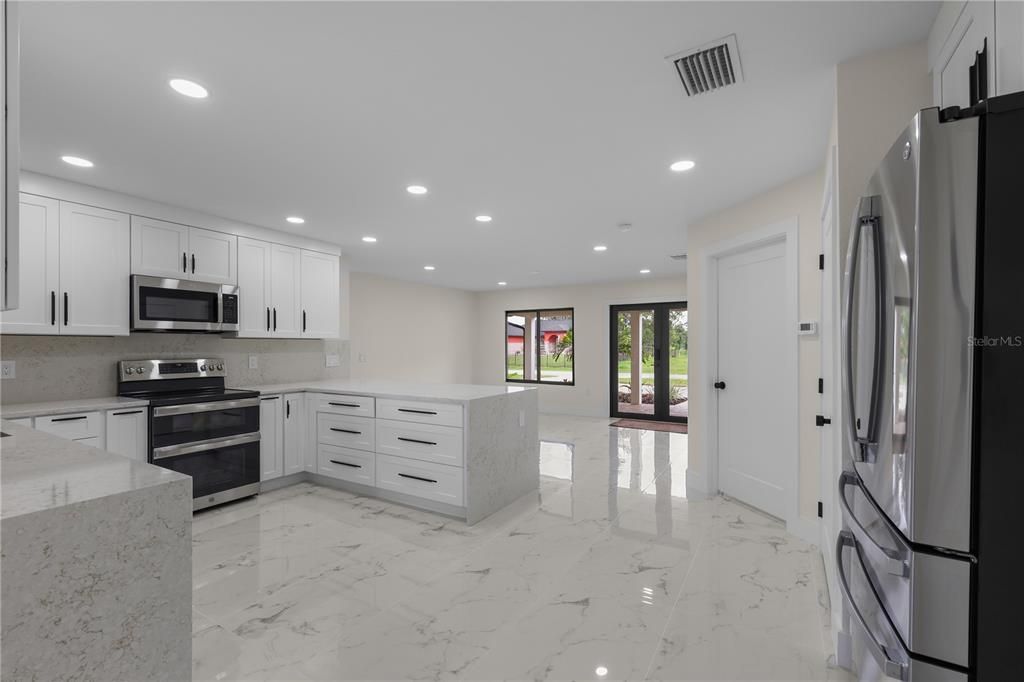 En Venta: $384,999 (4 camas, 3 baños, 1764 Pies cuadrados)