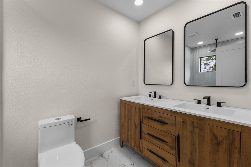 En Venta: $384,999 (4 camas, 3 baños, 1764 Pies cuadrados)