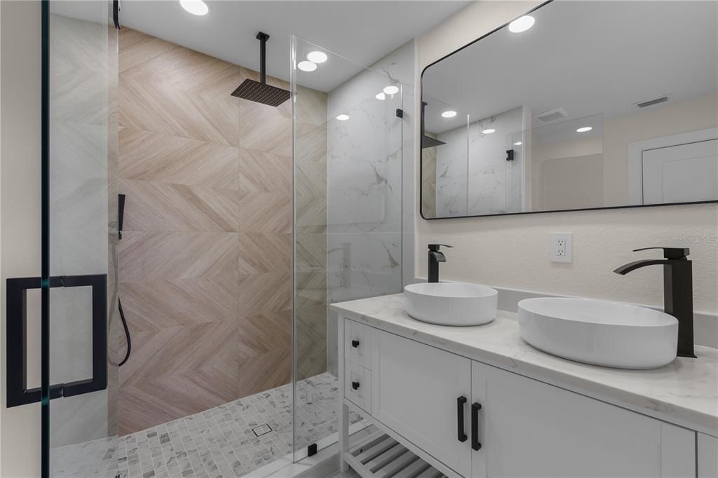 En Venta: $384,999 (4 camas, 3 baños, 1764 Pies cuadrados)