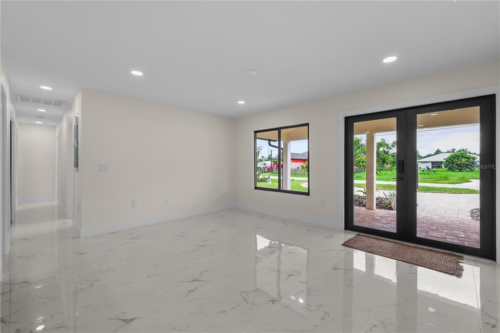 En Venta: $384,999 (4 camas, 3 baños, 1764 Pies cuadrados)
