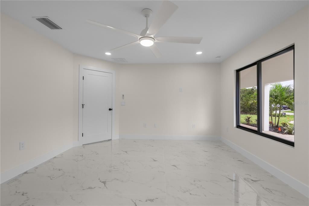 En Venta: $384,999 (4 camas, 3 baños, 1764 Pies cuadrados)