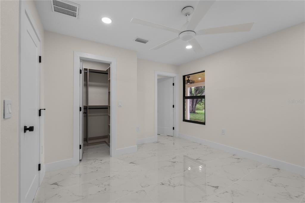 En Venta: $384,999 (4 camas, 3 baños, 1764 Pies cuadrados)