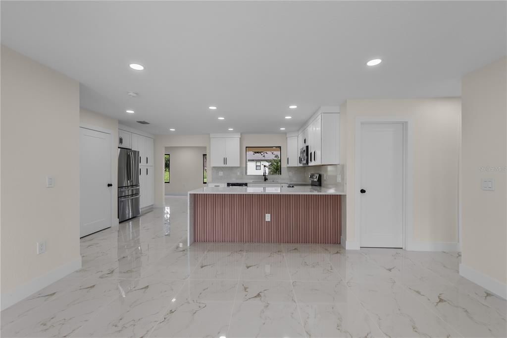 En Venta: $384,999 (4 camas, 3 baños, 1764 Pies cuadrados)