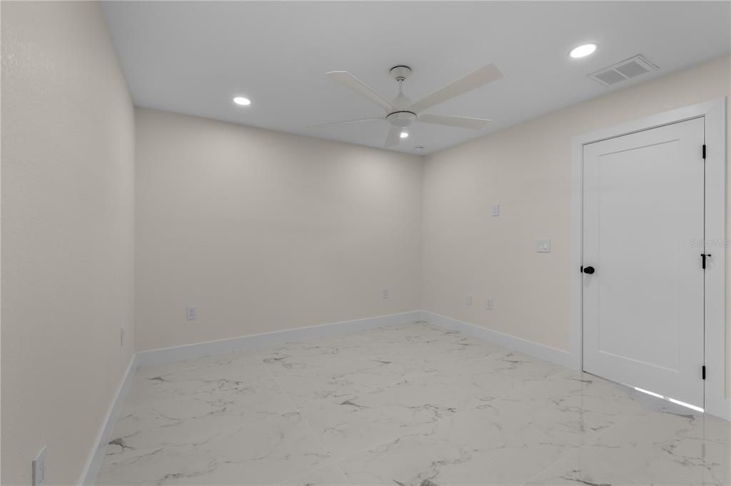 En Venta: $384,999 (4 camas, 3 baños, 1764 Pies cuadrados)