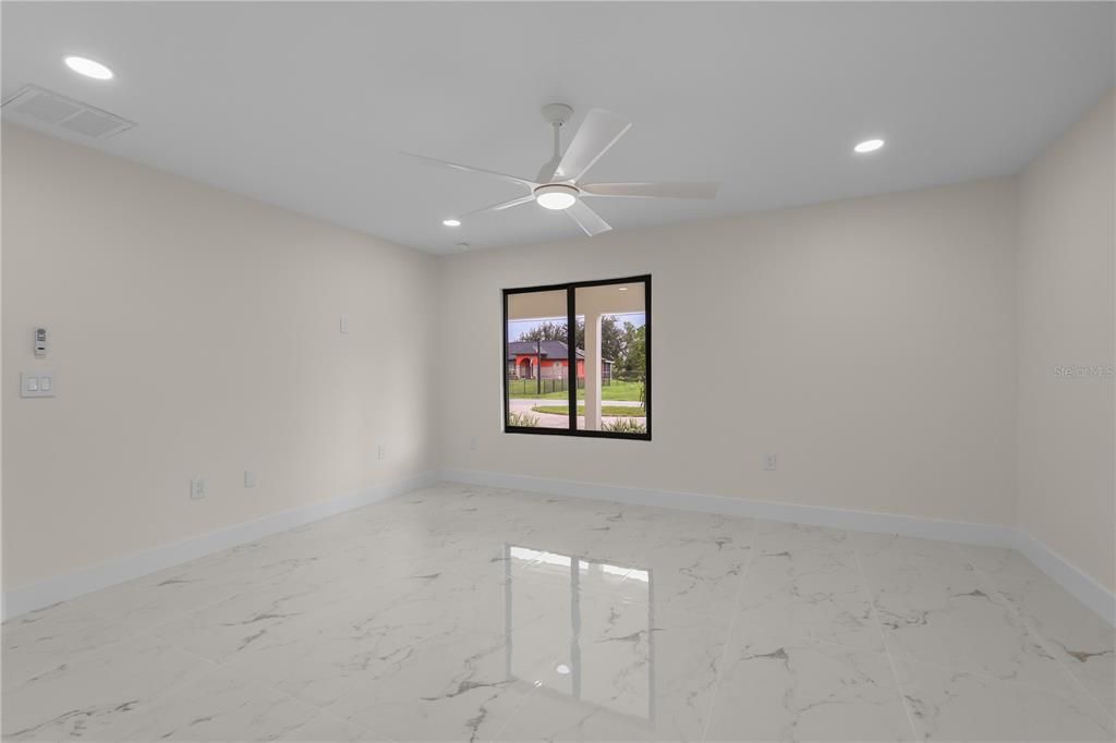 En Venta: $384,999 (4 camas, 3 baños, 1764 Pies cuadrados)