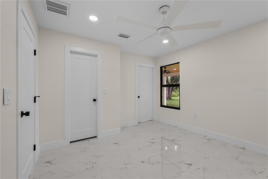 En Venta: $384,999 (4 camas, 3 baños, 1764 Pies cuadrados)