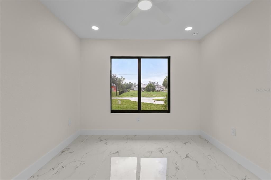 En Venta: $384,999 (4 camas, 3 baños, 1764 Pies cuadrados)