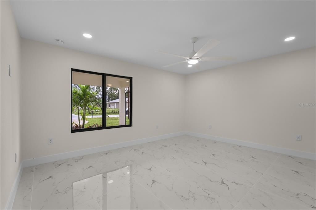 En Venta: $384,999 (4 camas, 3 baños, 1764 Pies cuadrados)