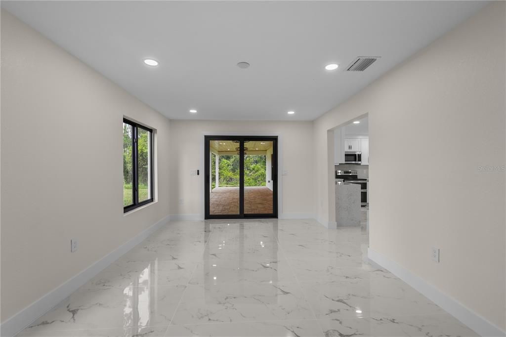 En Venta: $384,999 (4 camas, 3 baños, 1764 Pies cuadrados)