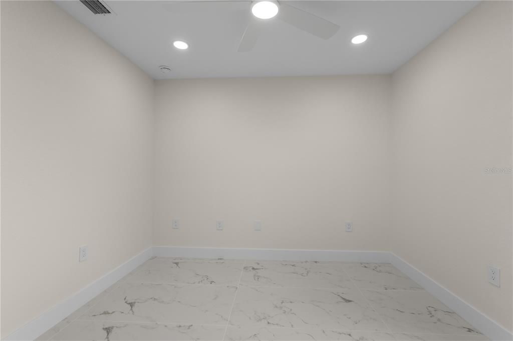 En Venta: $384,999 (4 camas, 3 baños, 1764 Pies cuadrados)