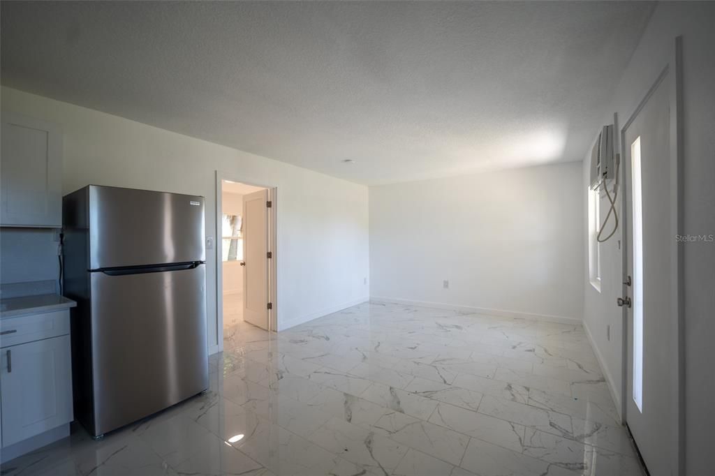 For Rent: $2,000 (1 beds, 1 baths, 498 Square Feet)