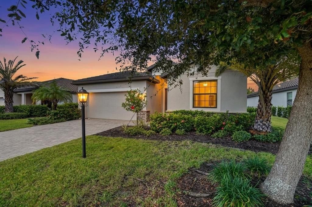 For Rent: $3,200 (4 beds, 3 baths, 2032 Square Feet)