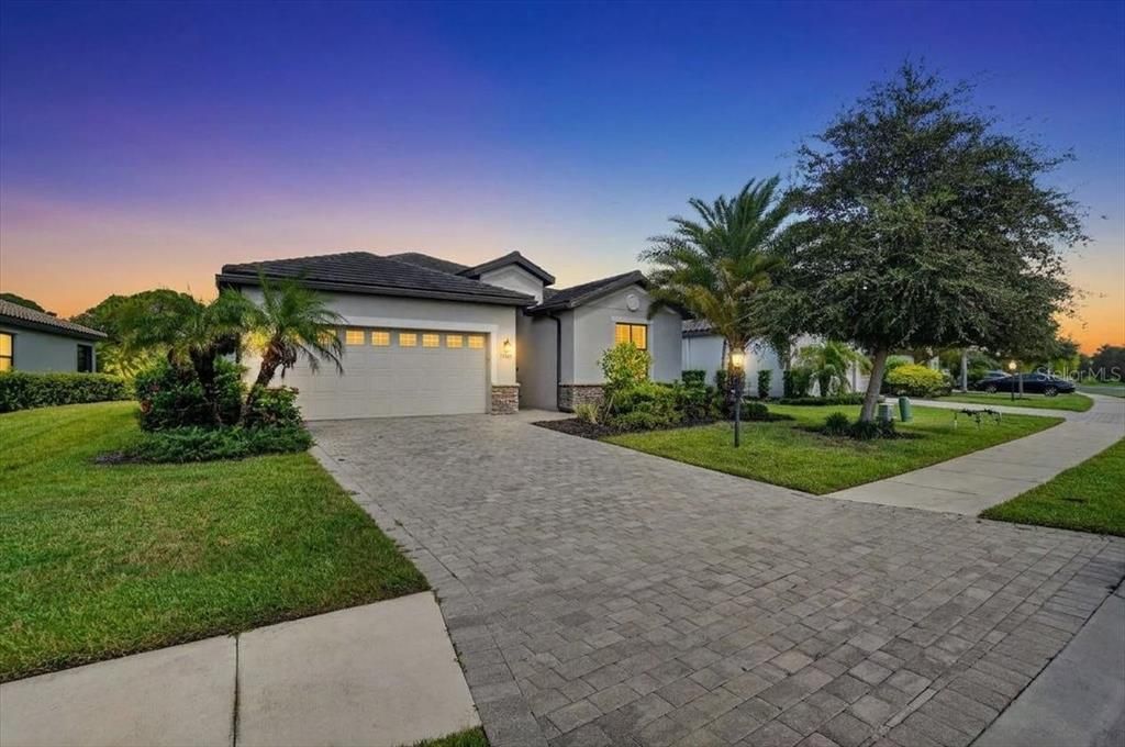 For Rent: $3,200 (4 beds, 3 baths, 2032 Square Feet)
