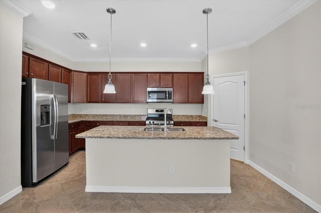 For Rent: $3,200 (4 beds, 3 baths, 2032 Square Feet)